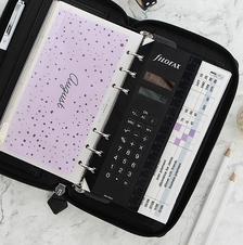 Filofax Saffiano ZIP A6 osobní compact týdenní černá