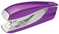 Kancelářský sešívač Leitz Nexxt 5502 / metalická fialová - 30 listů