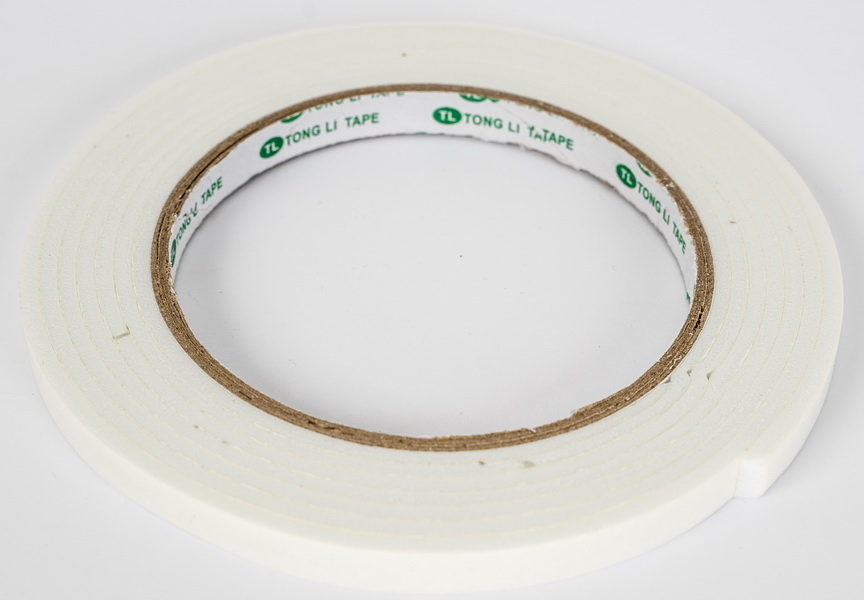 Lepicí páska oboustranná  - 8 mm x 2,2 m / bílá pěnová
