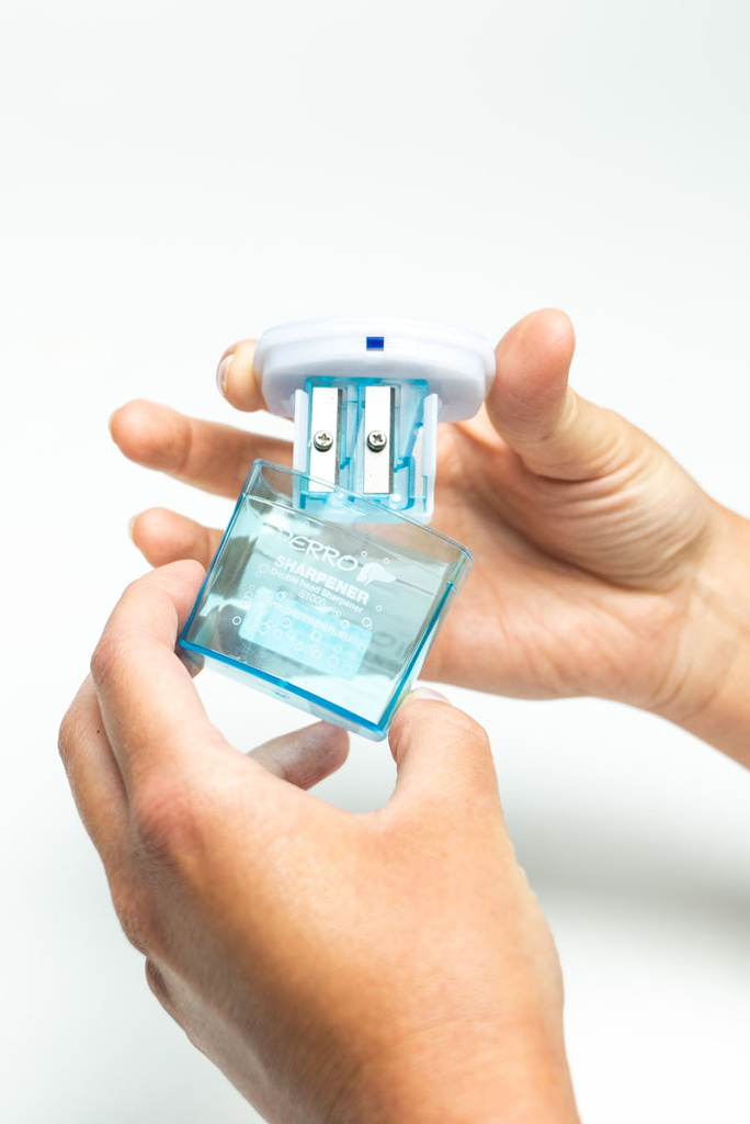 Ořezávátko Perro - se zásobníkem / barevný mix