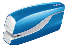 Kancelářský sešívač Leitz WOW elektrický 5566 / modrá - 10 listů